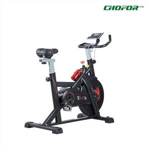 Indoor-Heimtrainer mit Bildschirm